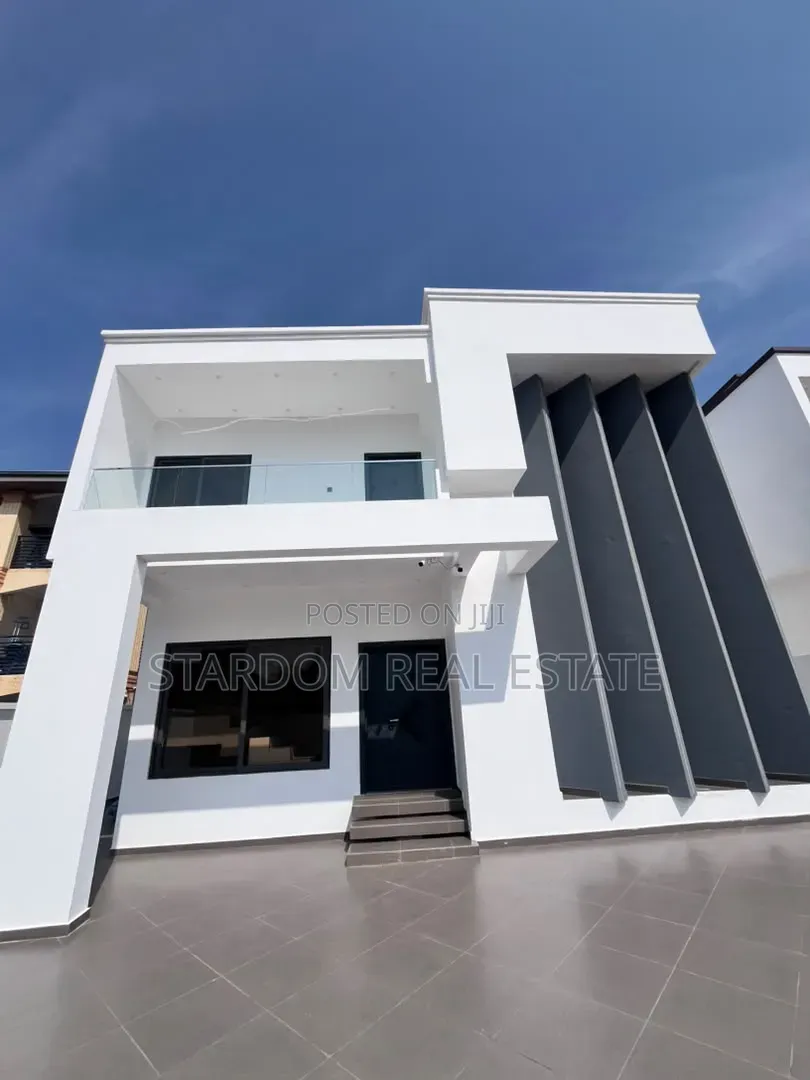 4bdrm Duplex in Ashaley Botwe, School Junction for rent