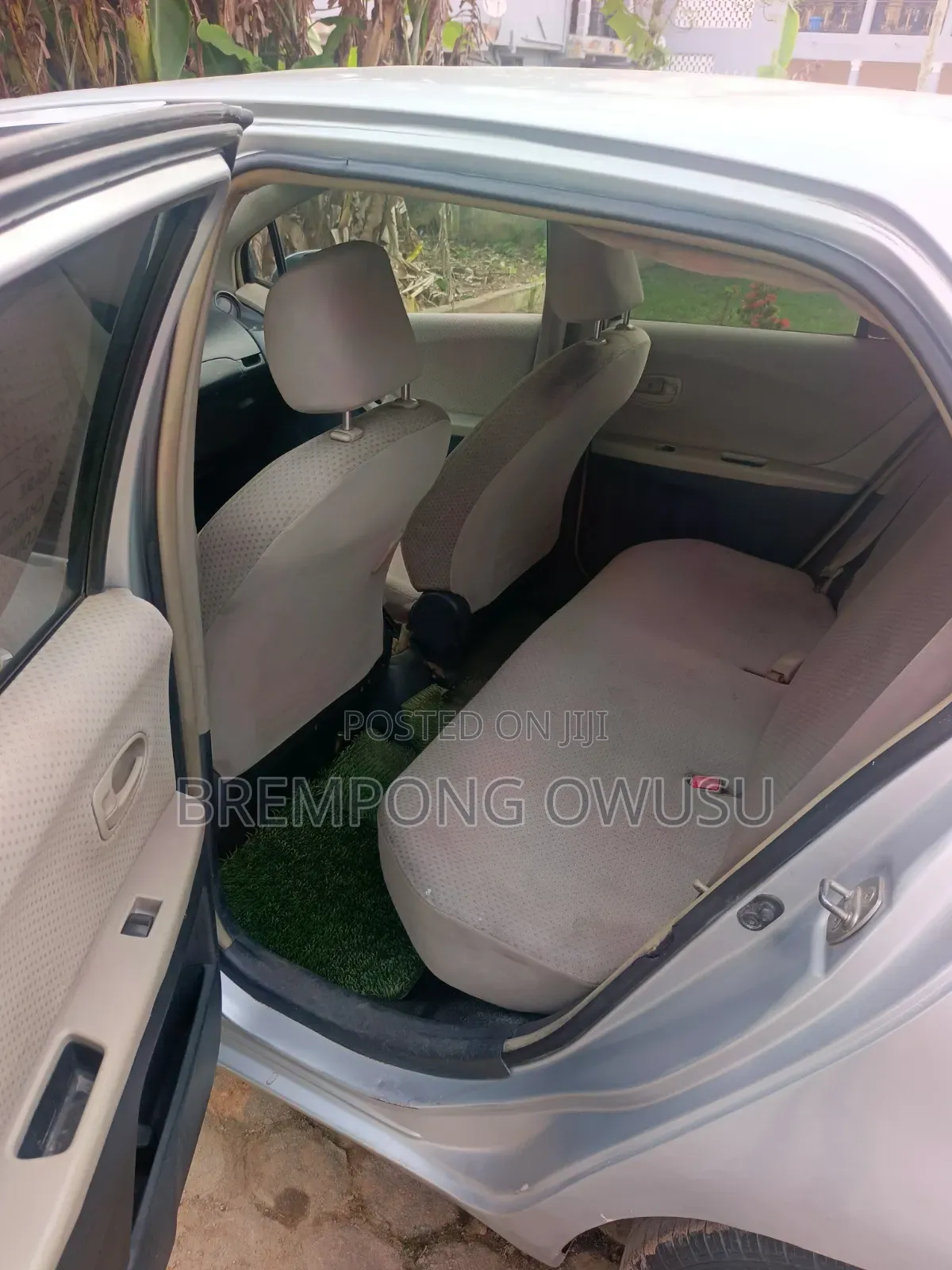 Toyota Vitz 2010 Gray