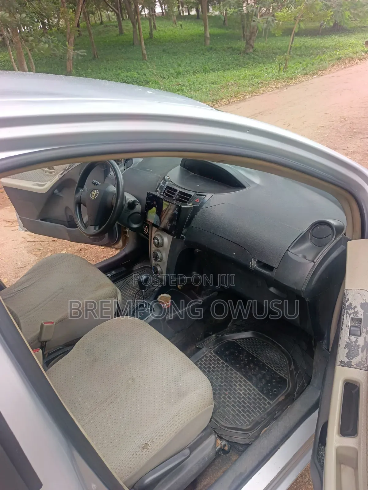 Toyota Vitz 2010 Gray