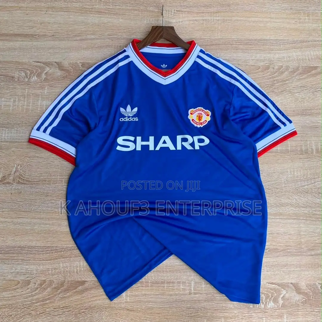 Manchester United Retro Jersey Available