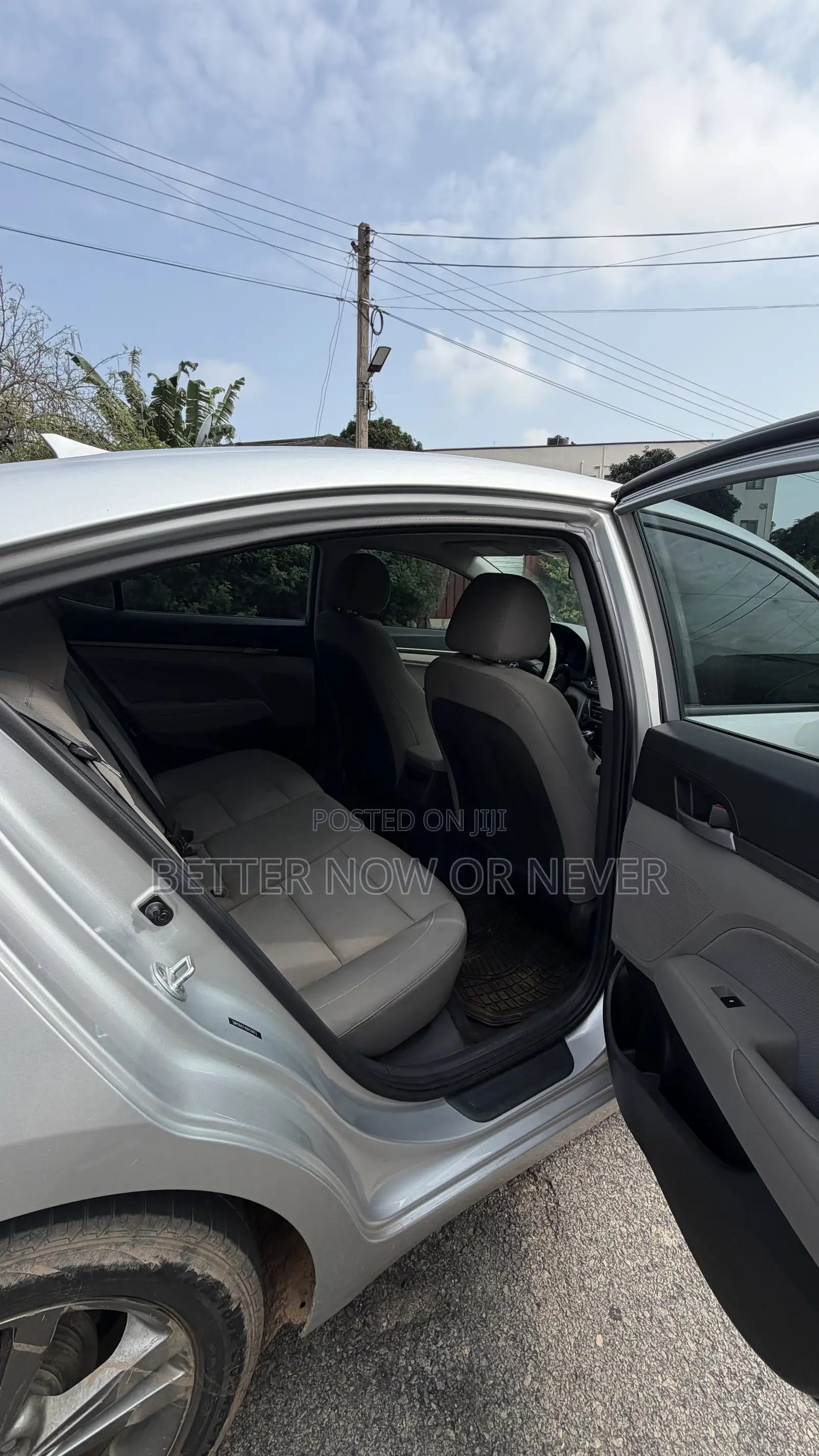 Hyundai Elantra SE Sedan FWD (2.0L 4cyl 6M) 2017 Gray