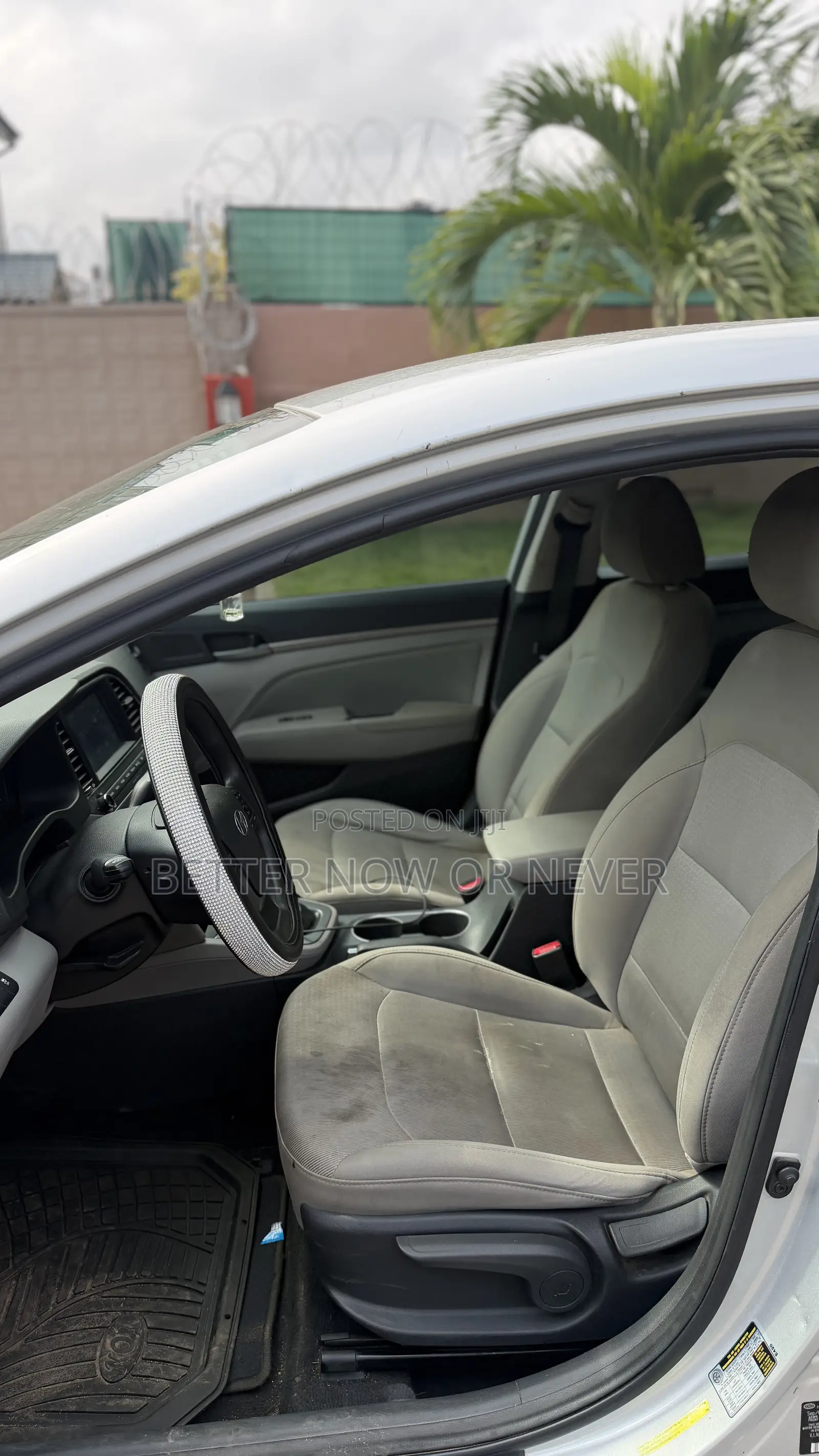 Hyundai Elantra SE Sedan FWD (2.0L 4cyl 6M) 2017 Gray