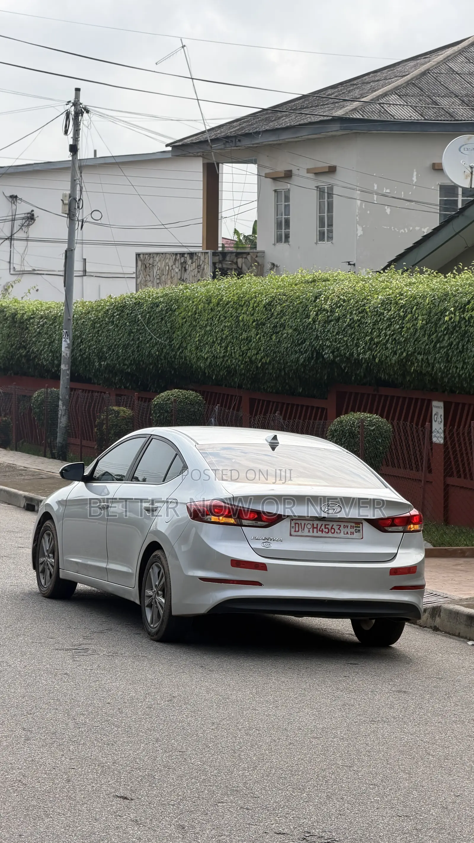 Hyundai Elantra SE Sedan FWD (2.0L 4cyl 6M) 2017 Gray