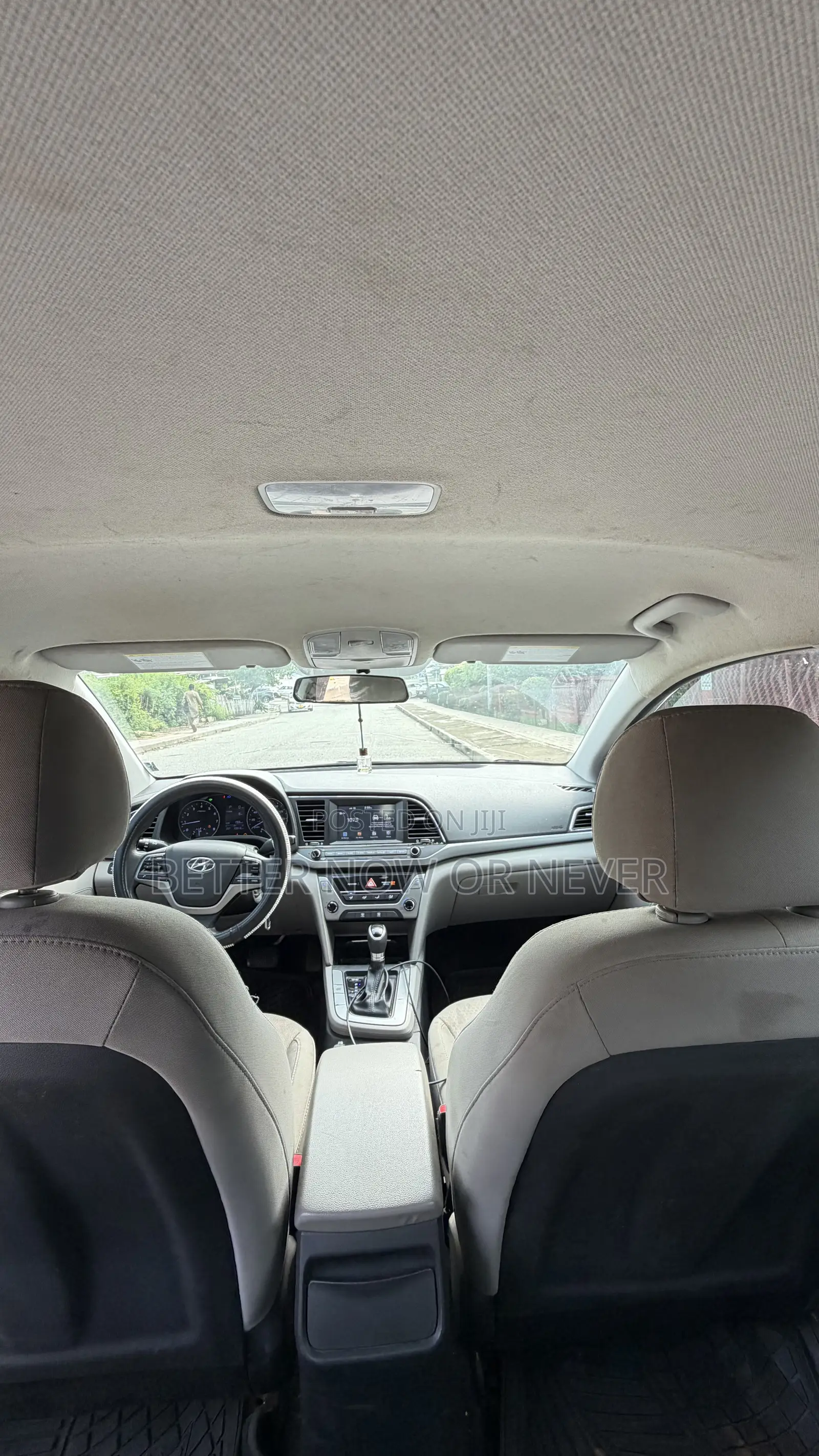 Hyundai Elantra SE Sedan FWD (2.0L 4cyl 6M) 2017 Gray
