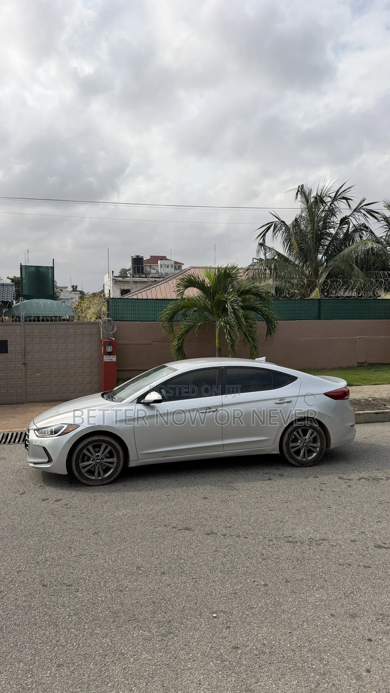 Hyundai Elantra SE Sedan FWD (2.0L 4cyl 6M) 2017 Gray