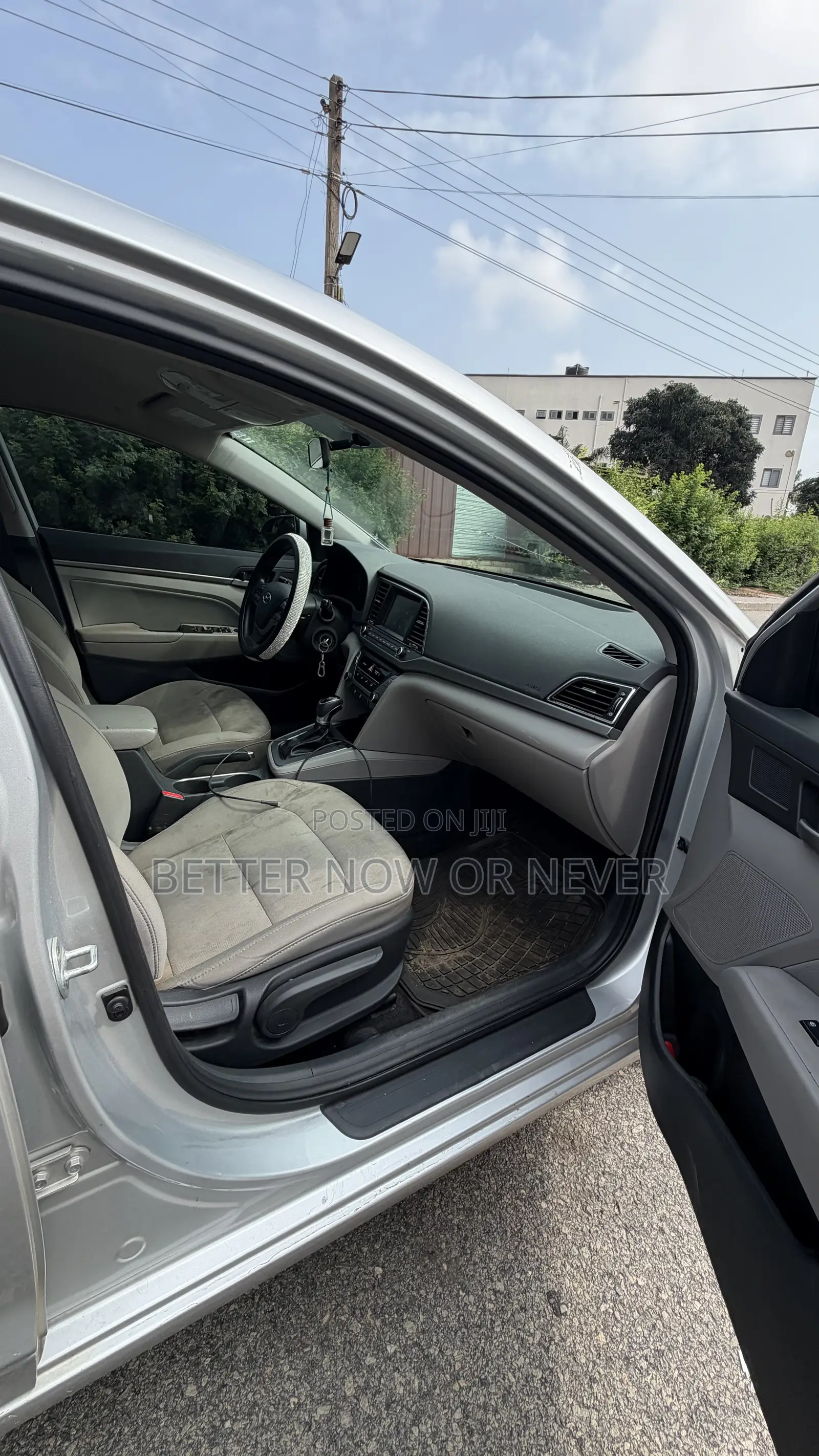 Hyundai Elantra SE Sedan FWD (2.0L 4cyl 6M) 2017 Gray