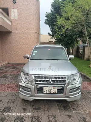 Mitsubishi Pajero IO 2011 Silver