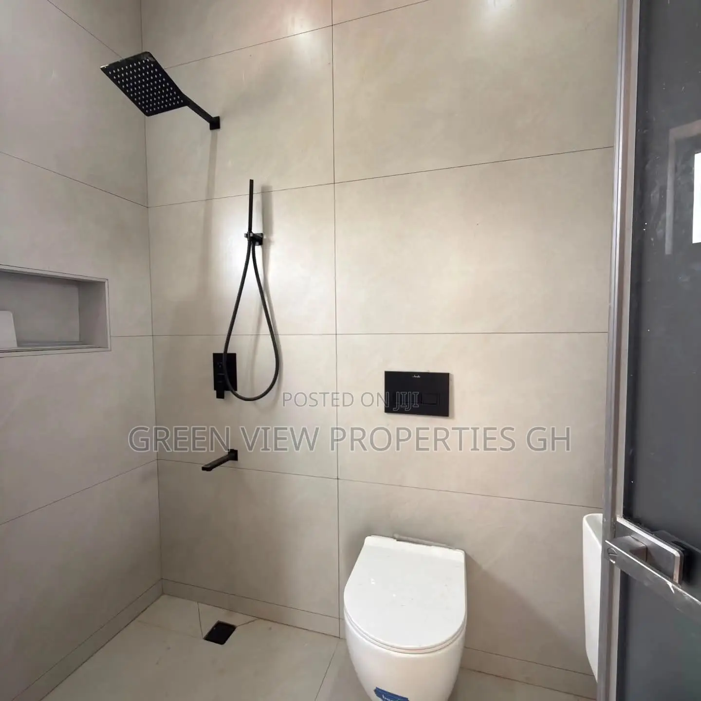 4bdrm Duplex in East Legon for sale