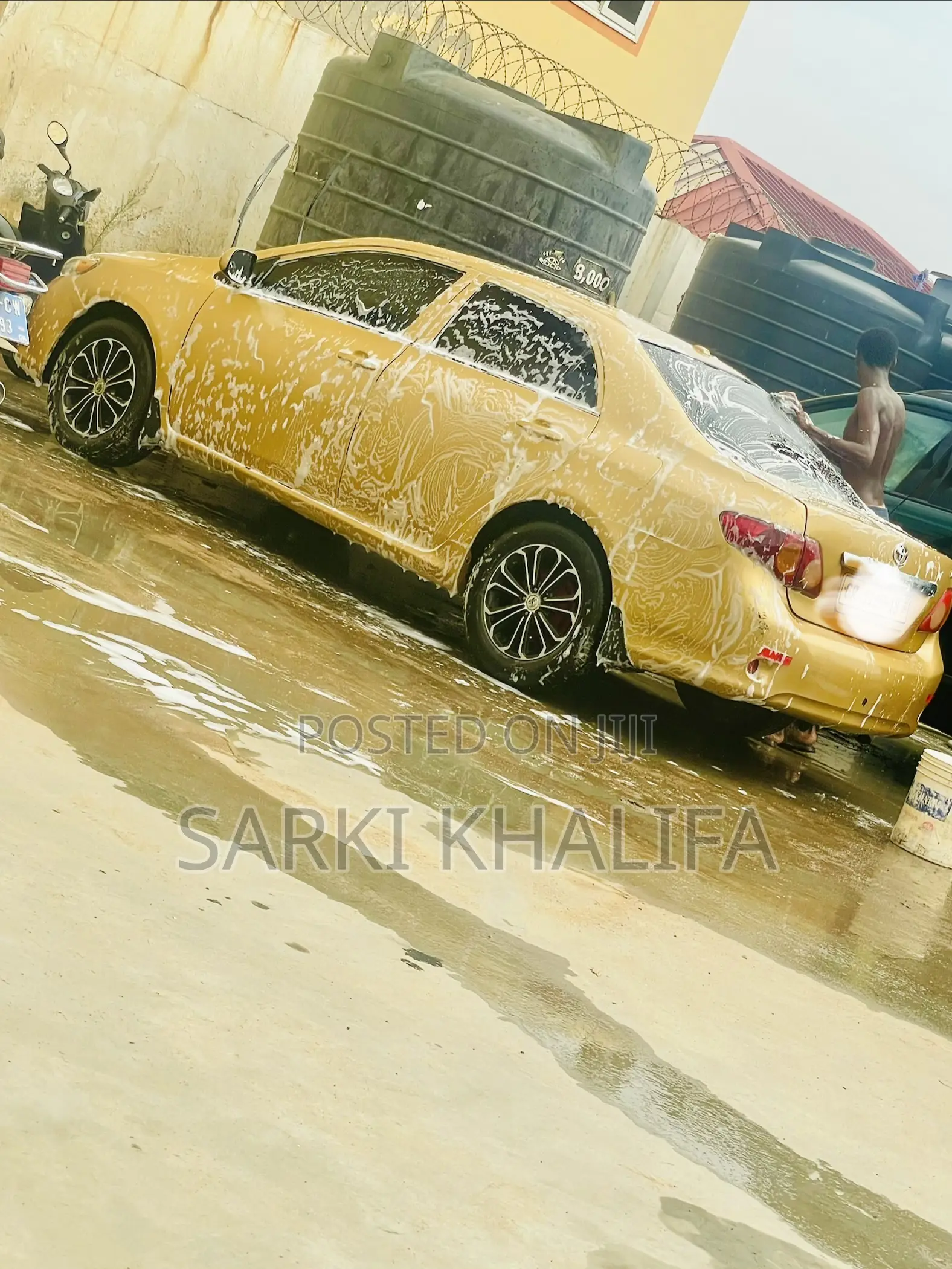Toyota Corolla LE 4dr Sedan (1.8L 4cyl 4A) 2010 Gold