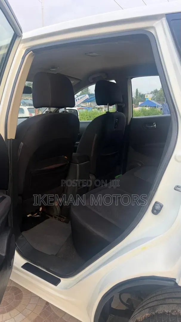 Nissan Rogue 2011 White