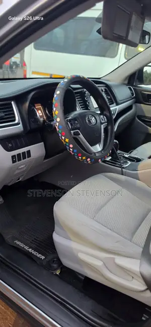 Toyota Highlander LE Plus 2019 Silver
