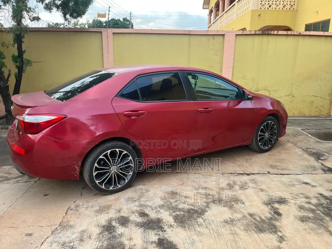 Toyota Corolla 2016 Red