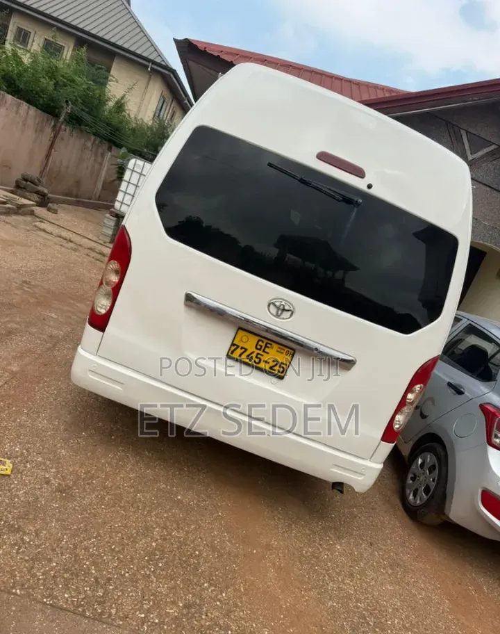 Toyota HiAce 2012 White