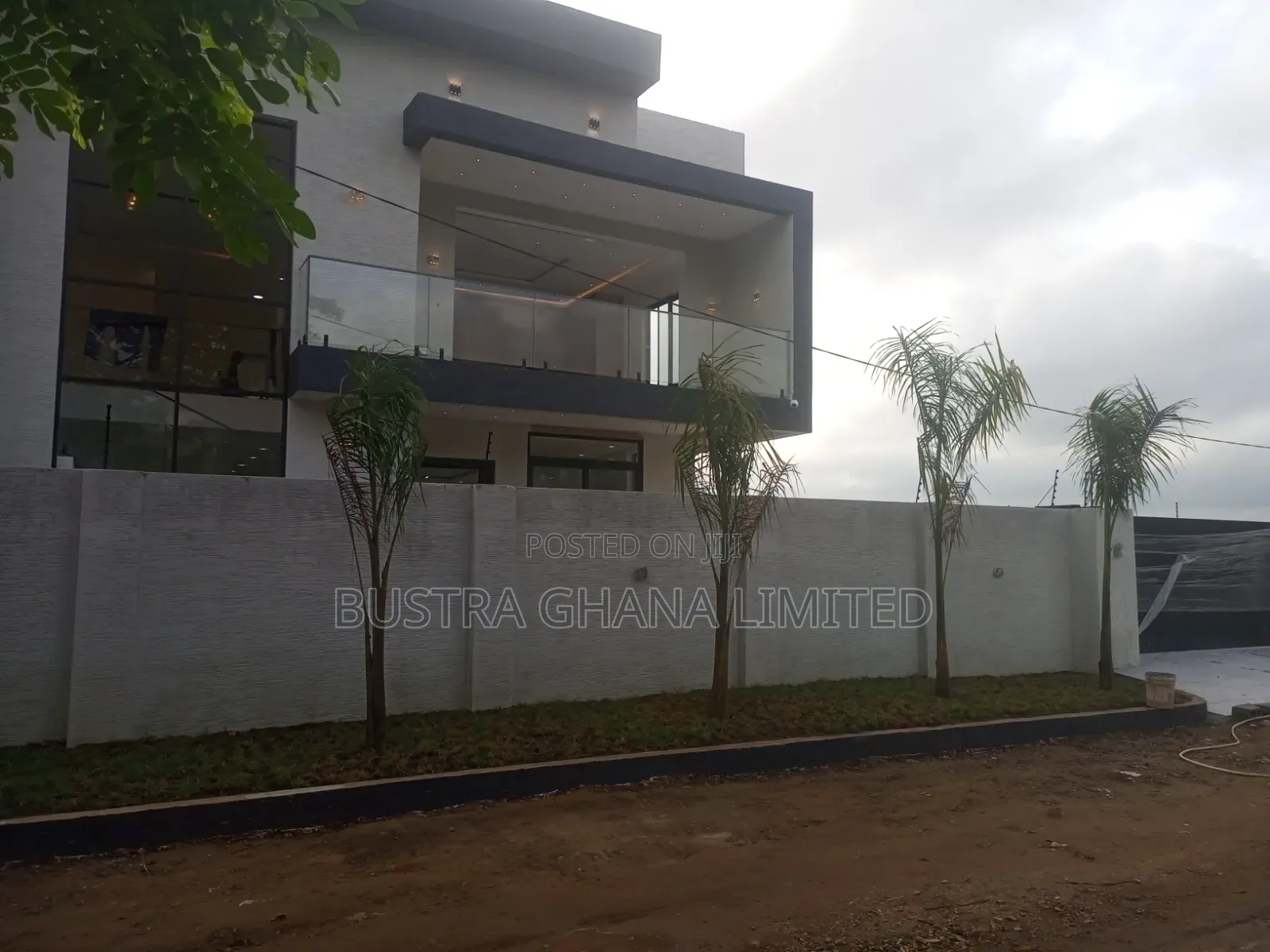 4bdrm Mansion in Pokuase Acp, Budumburam for sale
