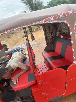 Bajaj RE 2025 Red