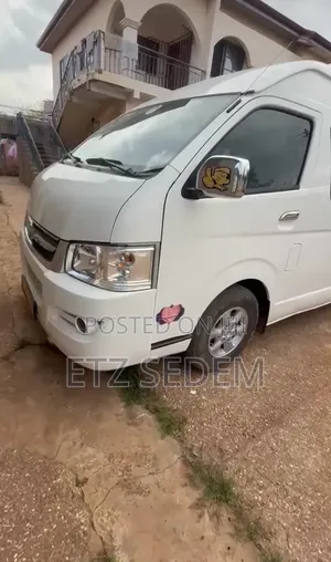 Toyota HiAce 2012 White