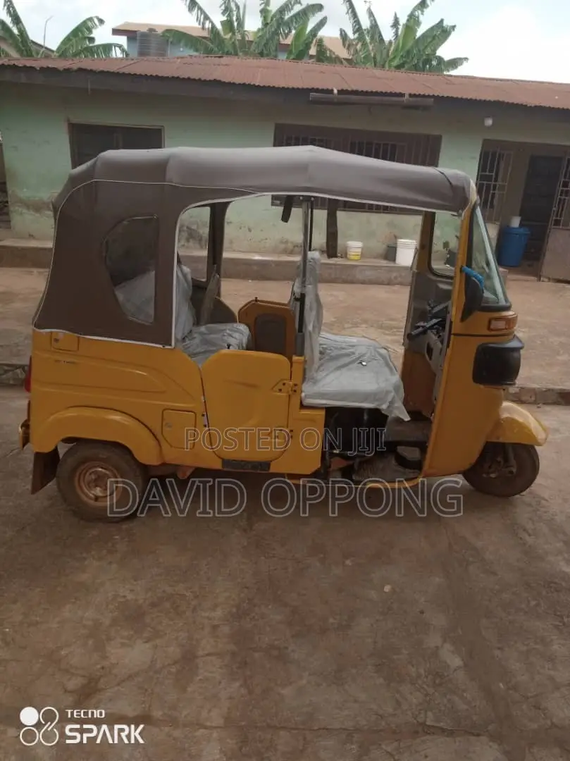 New Bajaj RE 2026 Yellow