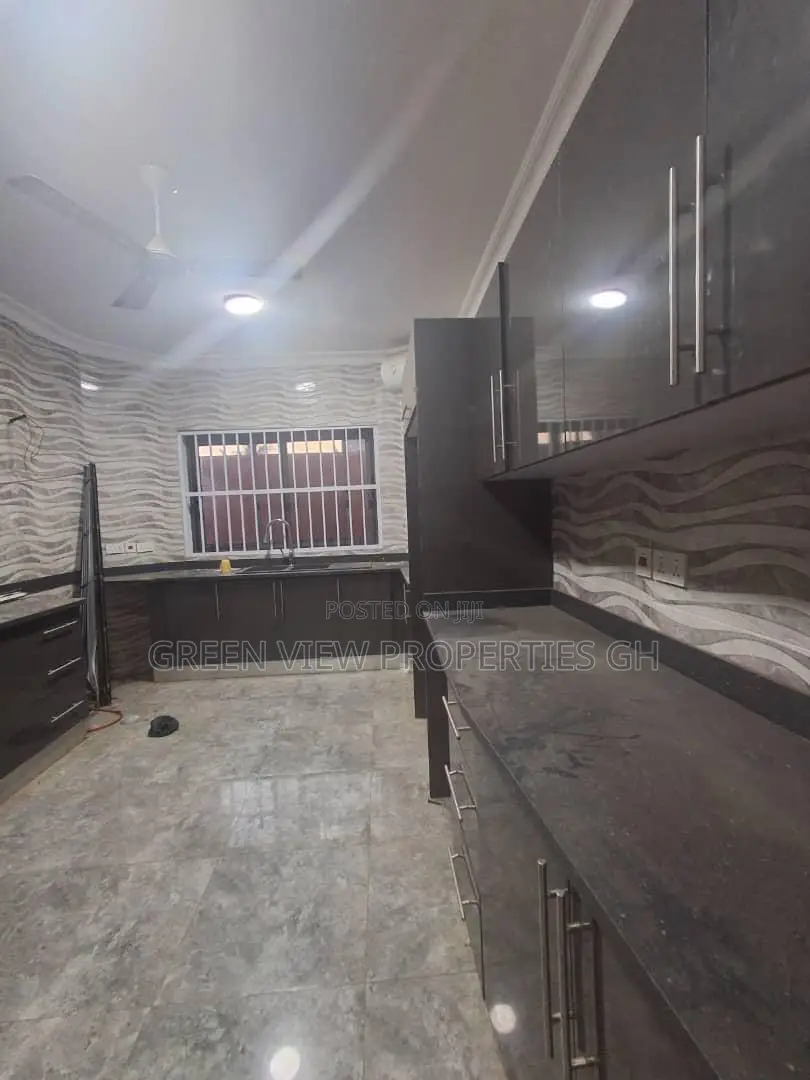 4bdrm Duplex in Ashaley Botwe for rent