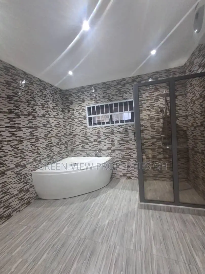 4bdrm Duplex in Ashaley Botwe for rent