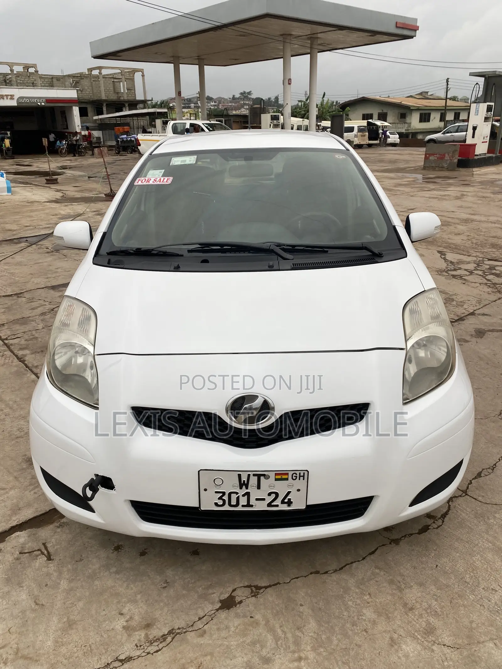 Toyota Vitz 1.3 AWD 5dr 2010 White