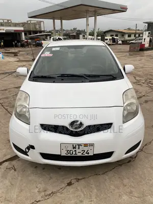 Toyota Vitz 1.3 AWD 5dr 2010 White