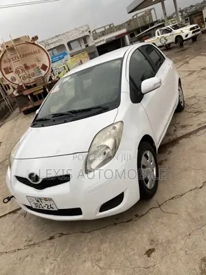 Toyota Vitz 1.3 AWD 5dr 2010 White