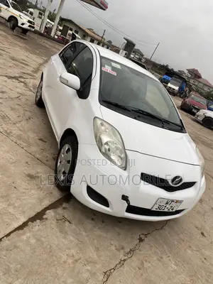 Toyota Vitz 1.3 AWD 5dr 2010 White