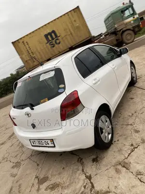 Toyota Vitz 1.3 AWD 5dr 2010 White