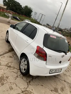 Toyota Vitz 1.3 AWD 5dr 2010 White