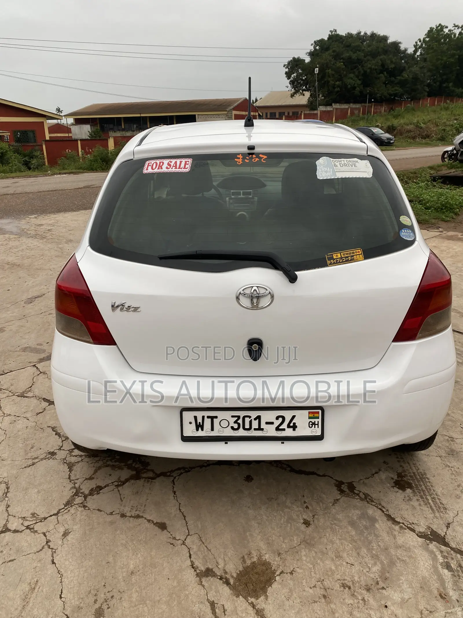 Toyota Vitz 1.3 AWD 5dr 2010 White