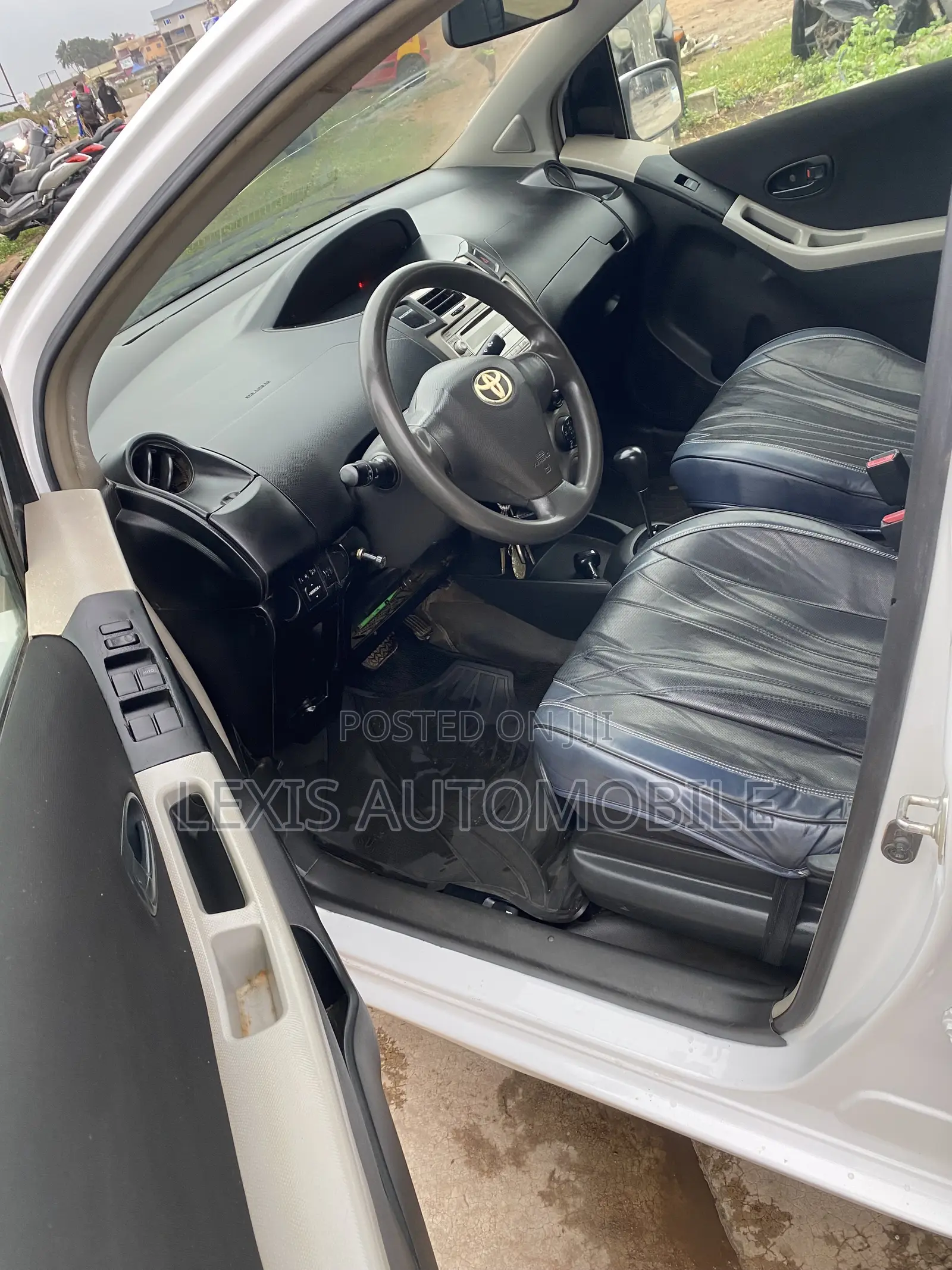 Toyota Vitz 1.3 AWD 5dr 2010 White