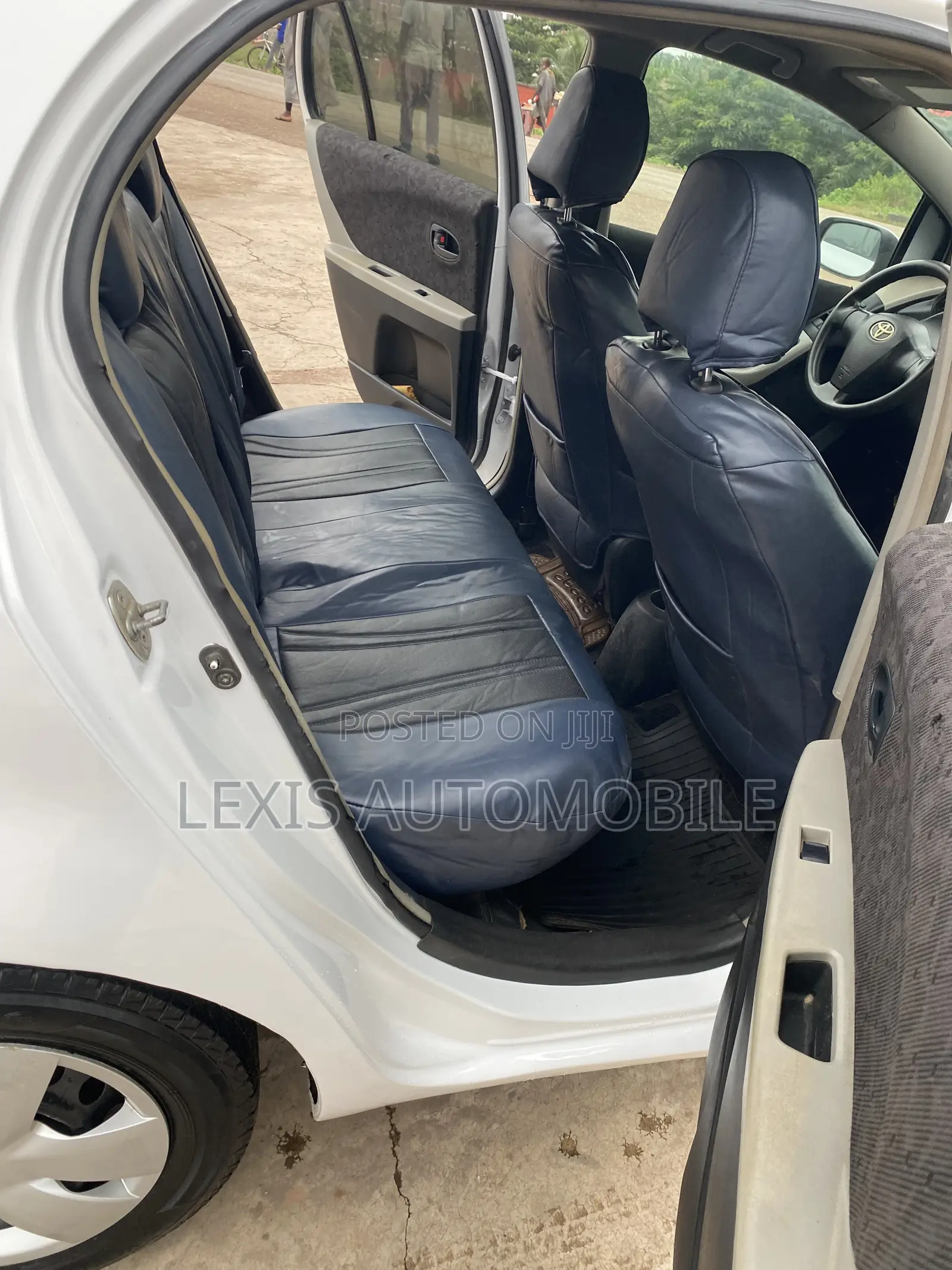 Toyota Vitz 1.3 AWD 5dr 2010 White