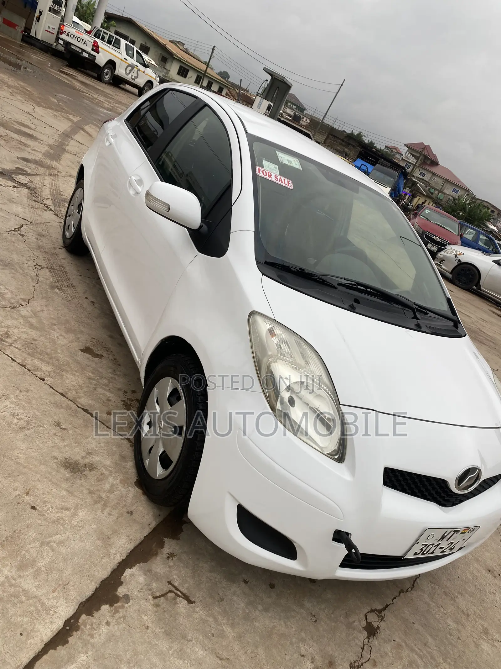 Toyota Vitz 1.3 AWD 5dr 2010 White