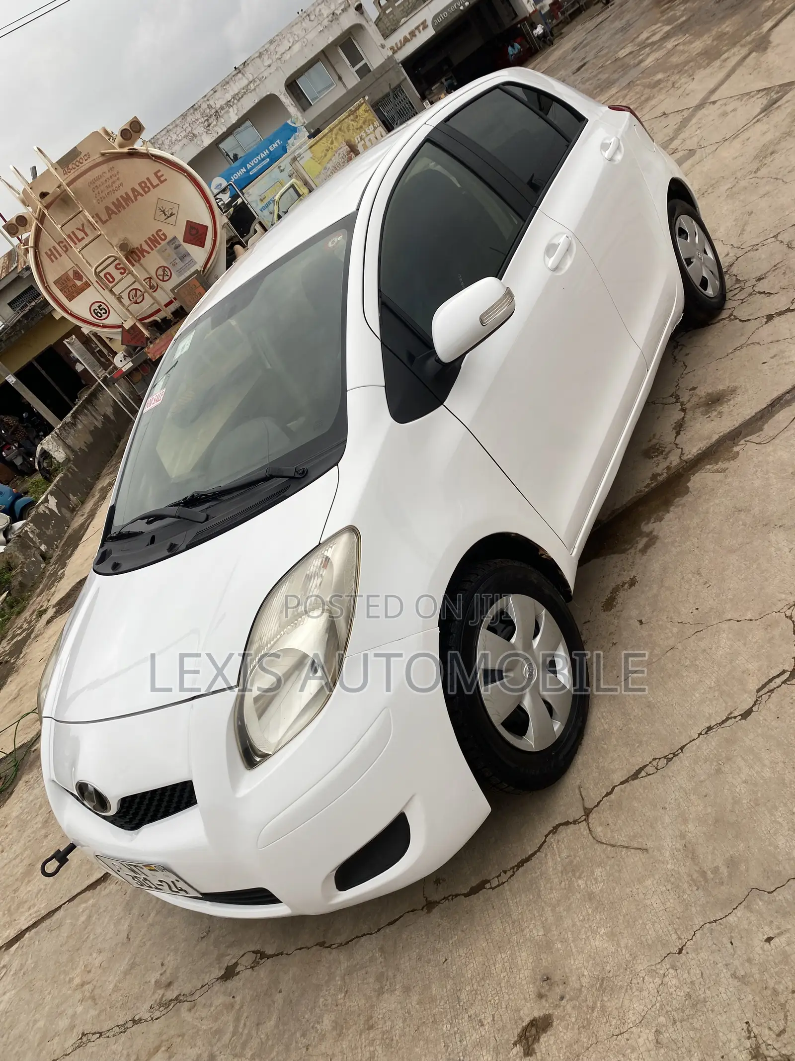 Toyota Vitz 1.3 AWD 5dr 2010 White