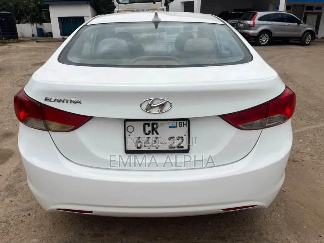 Hyundai Elantra 2012 White
