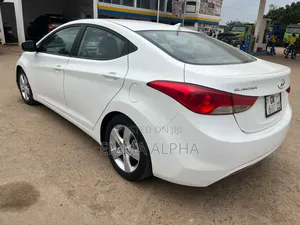 Hyundai Elantra 2012 White