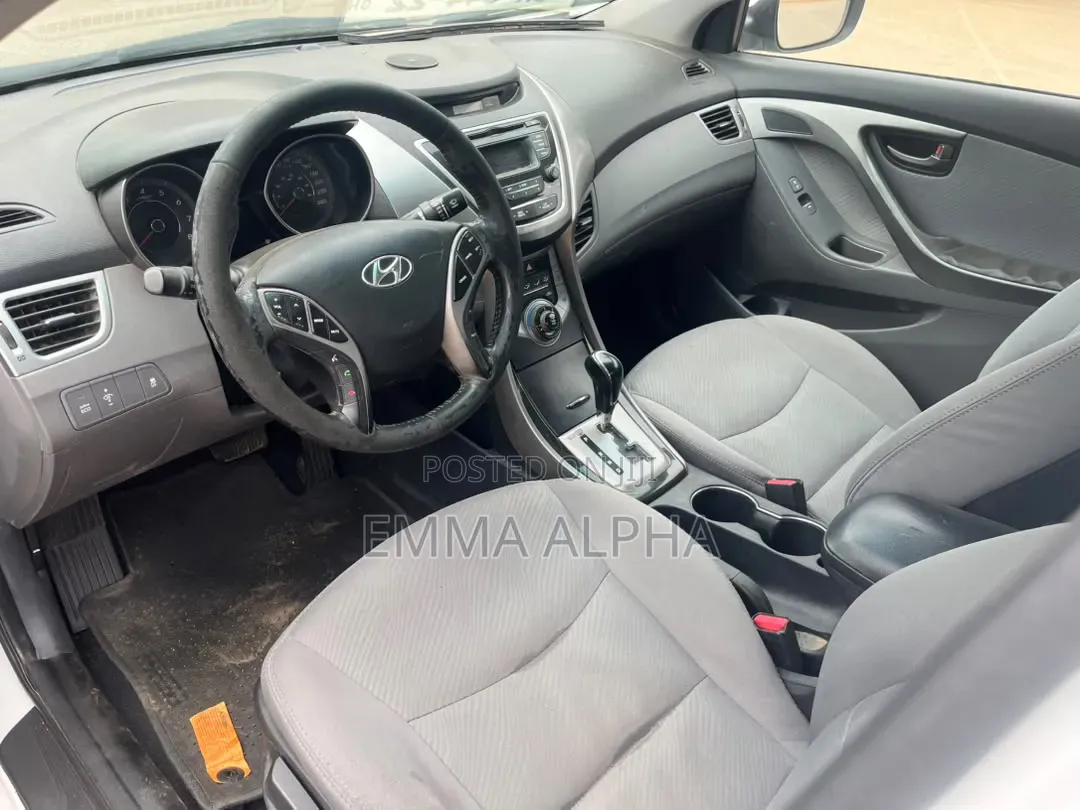 Hyundai Elantra 2012 White