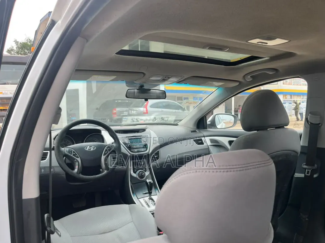 Hyundai Elantra 2012 White