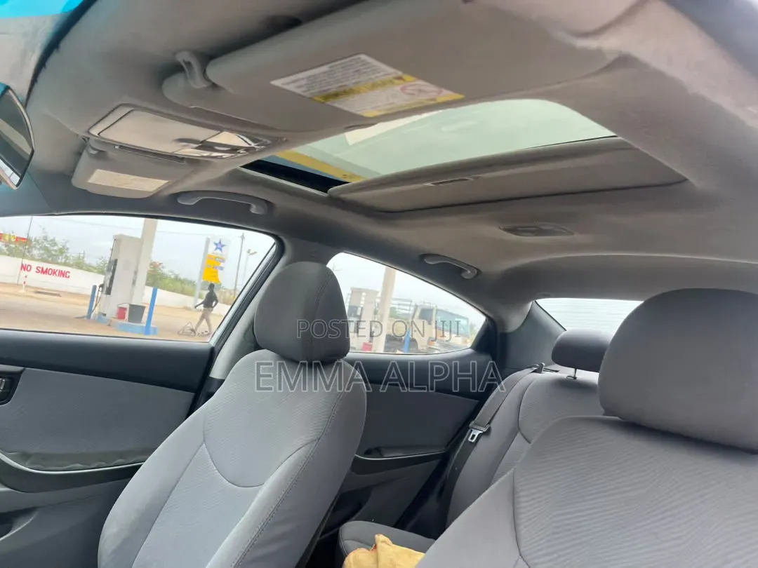 Hyundai Elantra 2012 White