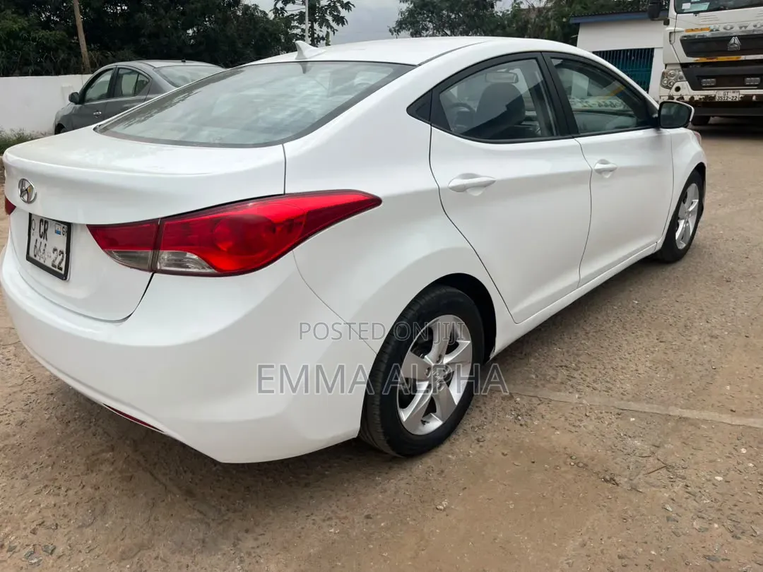 Hyundai Elantra 2012 White