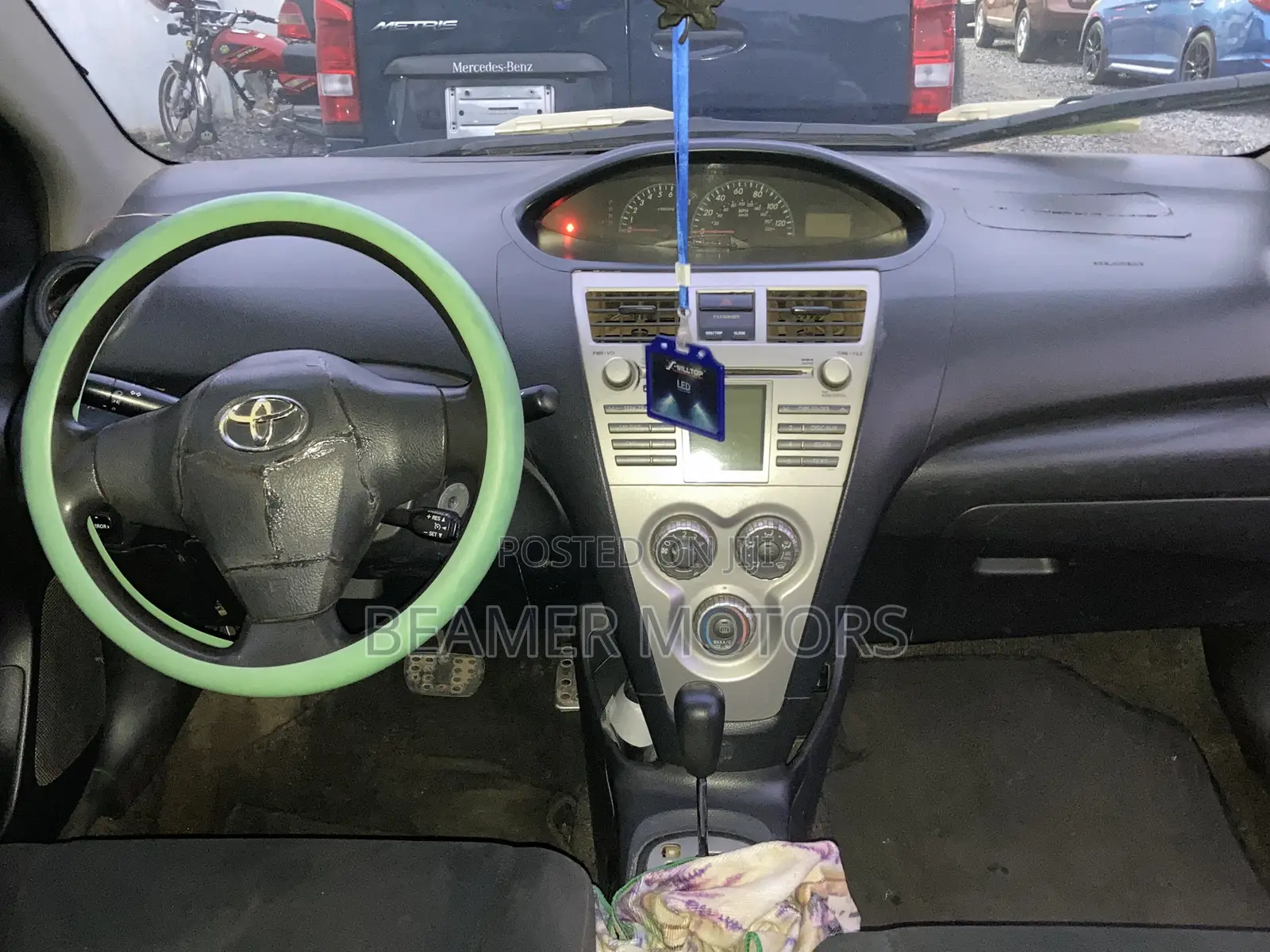 Toyota Yaris Base Sedan 4dr 2010 Black