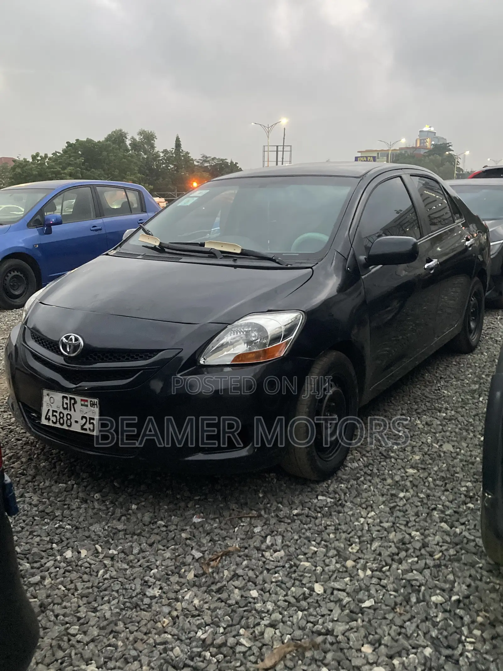 Toyota Yaris Base Sedan 4dr 2010 Black