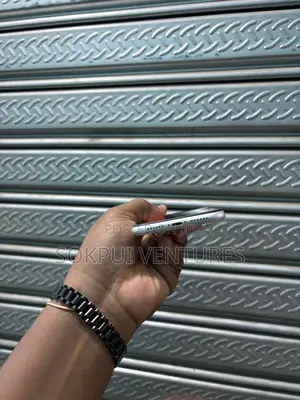 Apple iPhone XR 64 GB White