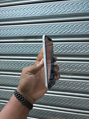 Apple iPhone XR 64 GB White