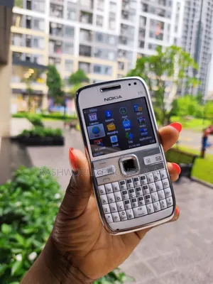 Nokia E72 White