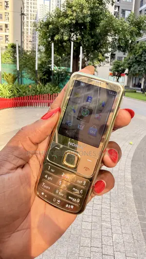 Nokia 6700 classic Gold