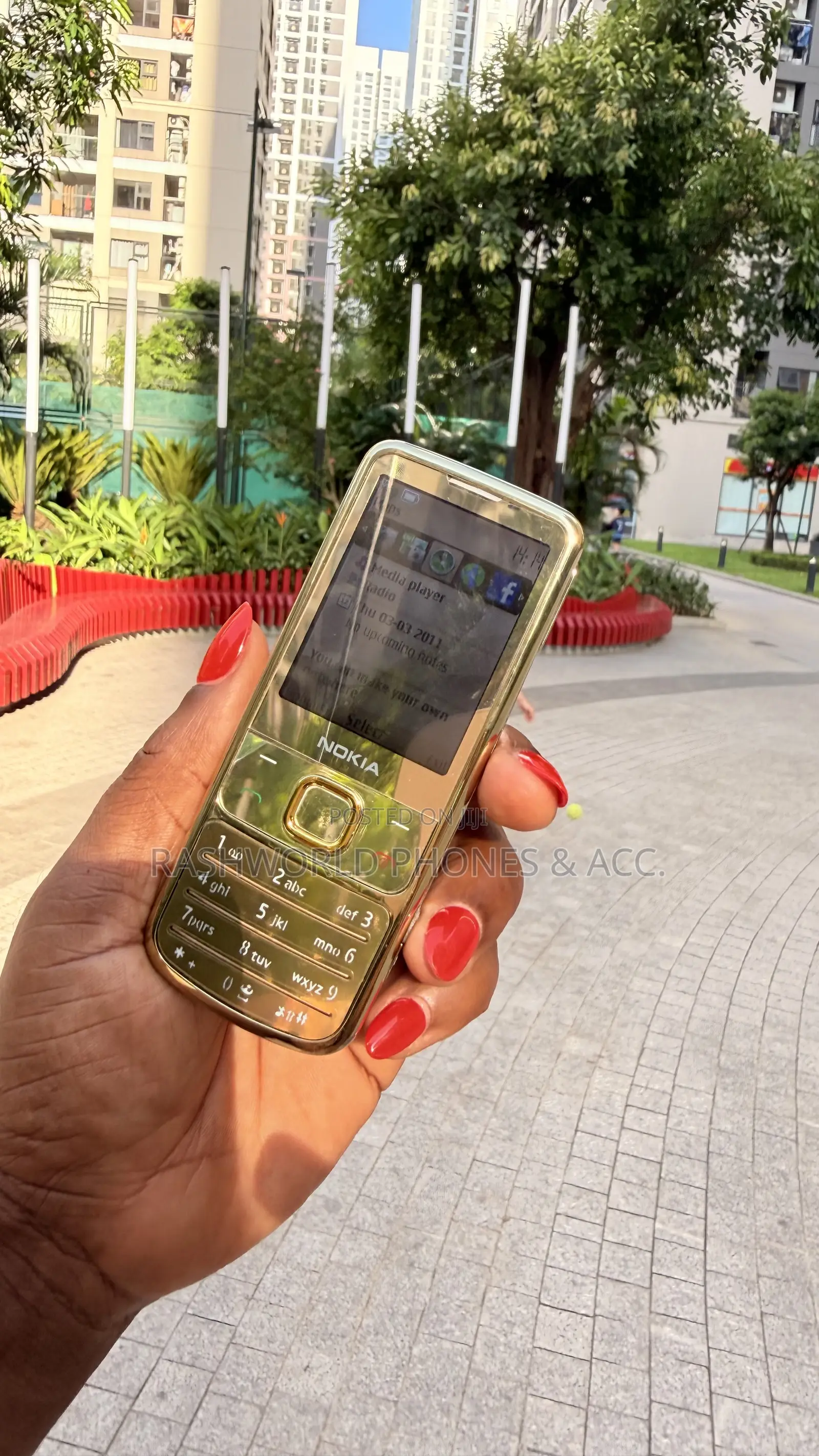 Nokia 6700 classic Gold