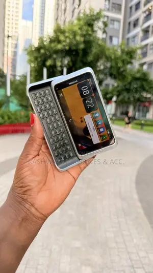 Nokia E7 16 GB Silver