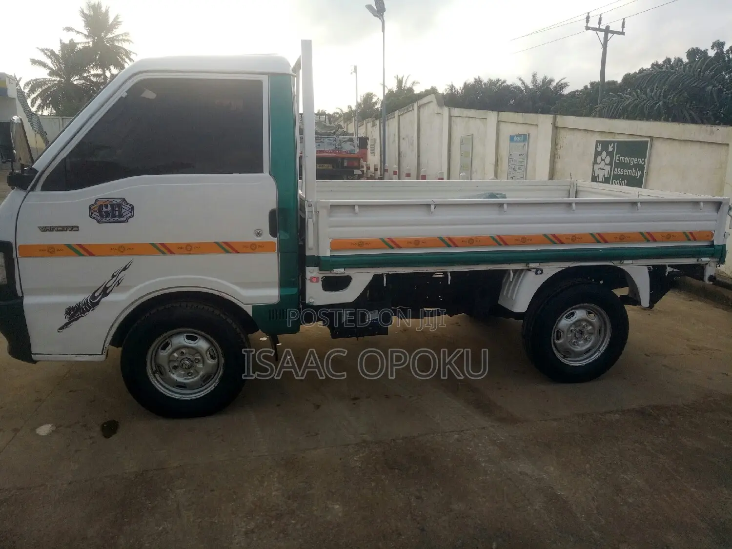 Nissan Vannette Good for Both Private and Commercial