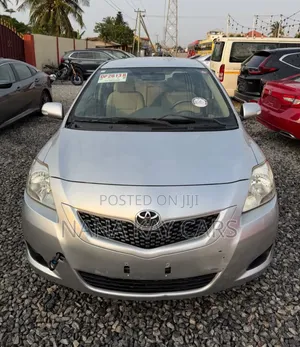 Toyota Belta 2010 Silver
